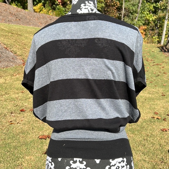 Express striped top with bell sleeves and rubbed waist - Picture 4 of 7